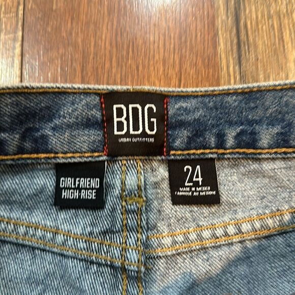 BDG denim jean shorts 24 (6025) - Picture 3 of 7
